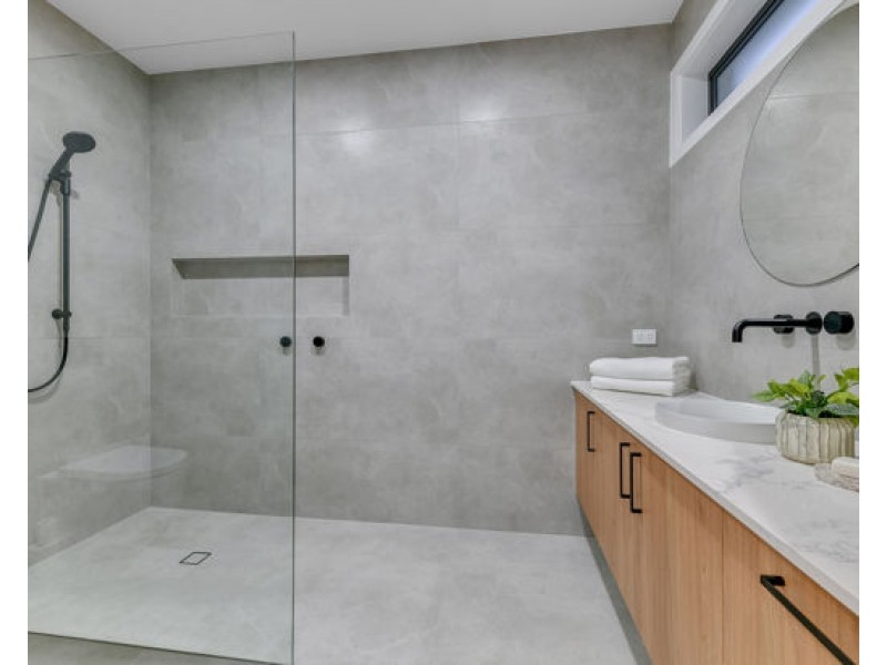 82 Linacre Crescent, Carindale QLD 4152