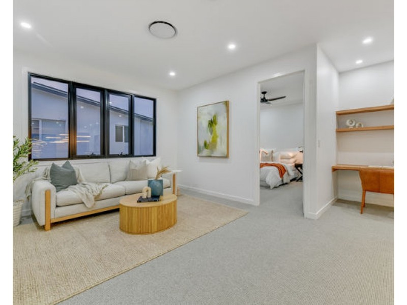 82 Linacre Crescent, Carindale QLD 4152