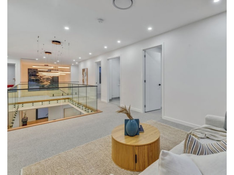 82 Linacre Crescent, Carindale QLD 4152