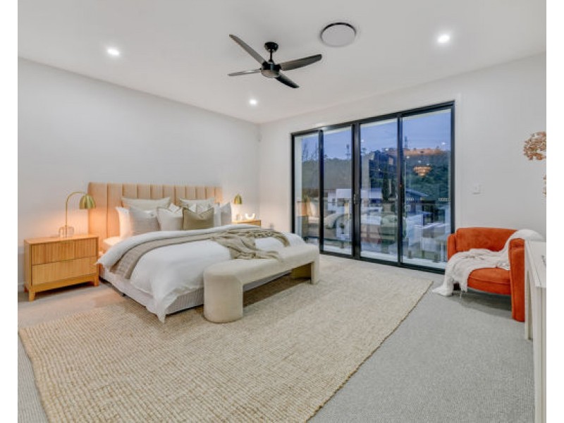 82 Linacre Crescent, Carindale QLD 4152