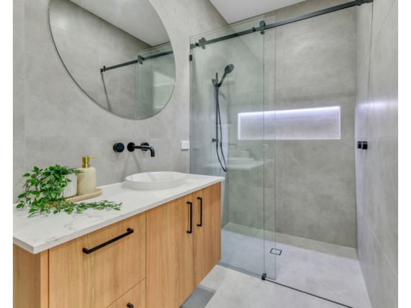 82 Linacre Crescent, Carindale QLD 4152