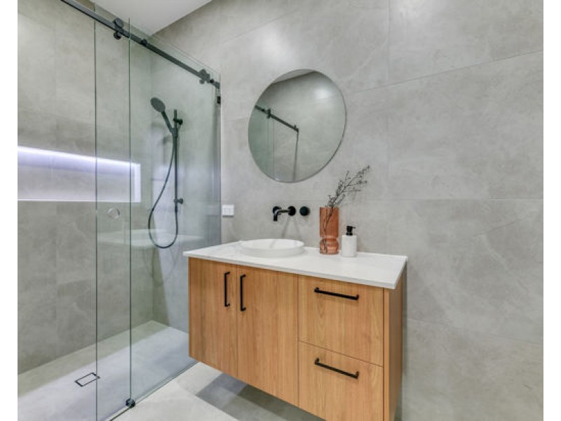 82 Linacre Crescent, Carindale QLD 4152