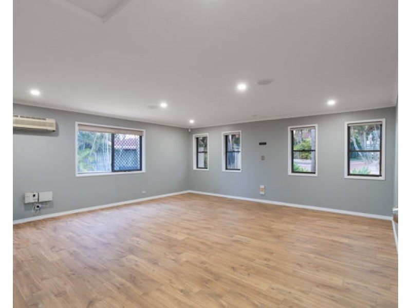 4 Caravonica Court, Calamvale QLD 4116