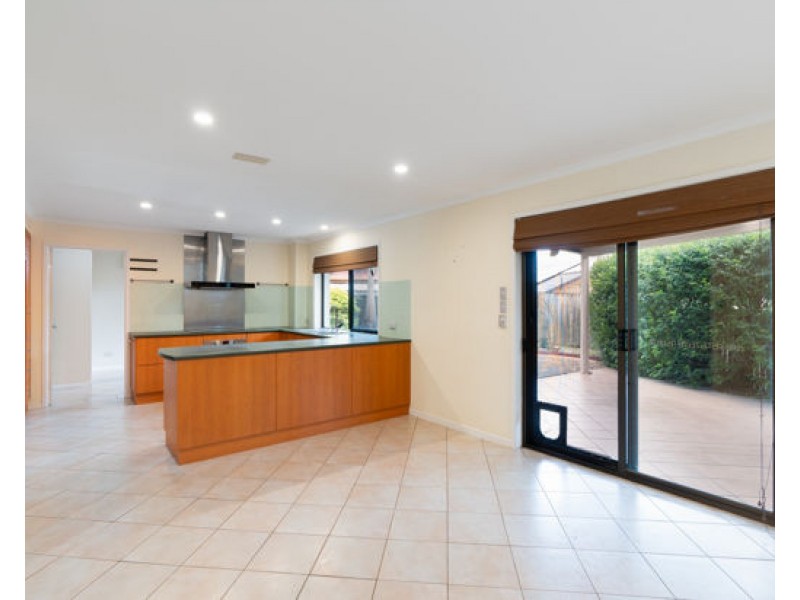 4 Caravonica Court, Calamvale QLD 4116