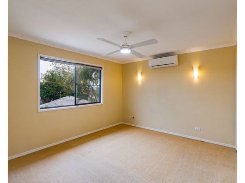 4 Caravonica Court, Calamvale QLD 4116