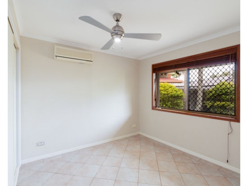 4 Caravonica Court, Calamvale QLD 4116