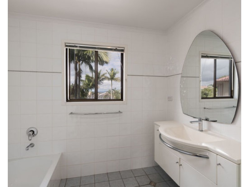 4 Caravonica Court, Calamvale QLD 4116