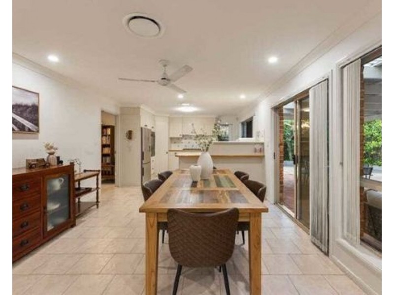33 Oakmont Street, Carindale QLD 4152