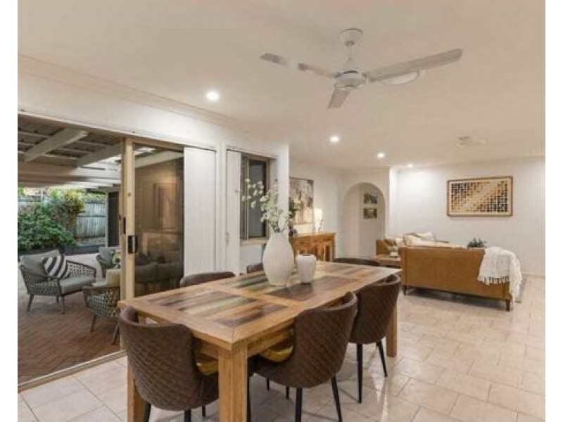 33 Oakmont Street, Carindale QLD 4152
