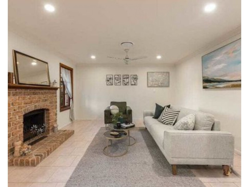 33 Oakmont Street, Carindale QLD 4152