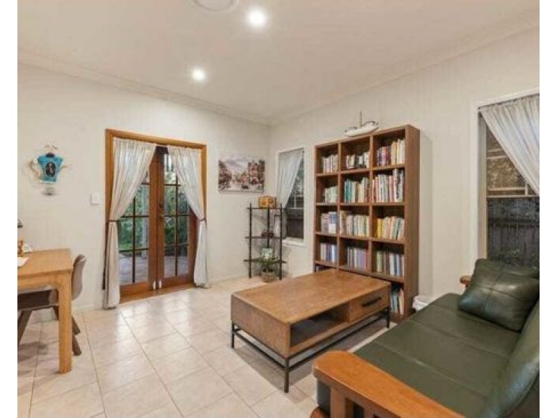 33 Oakmont Street, Carindale QLD 4152