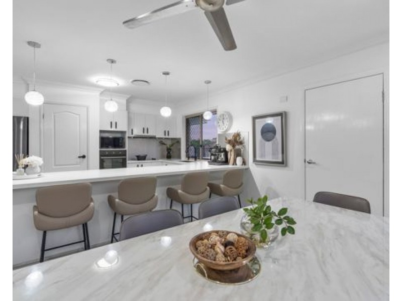 1 Picardie Close, Mansfield QLD 4122