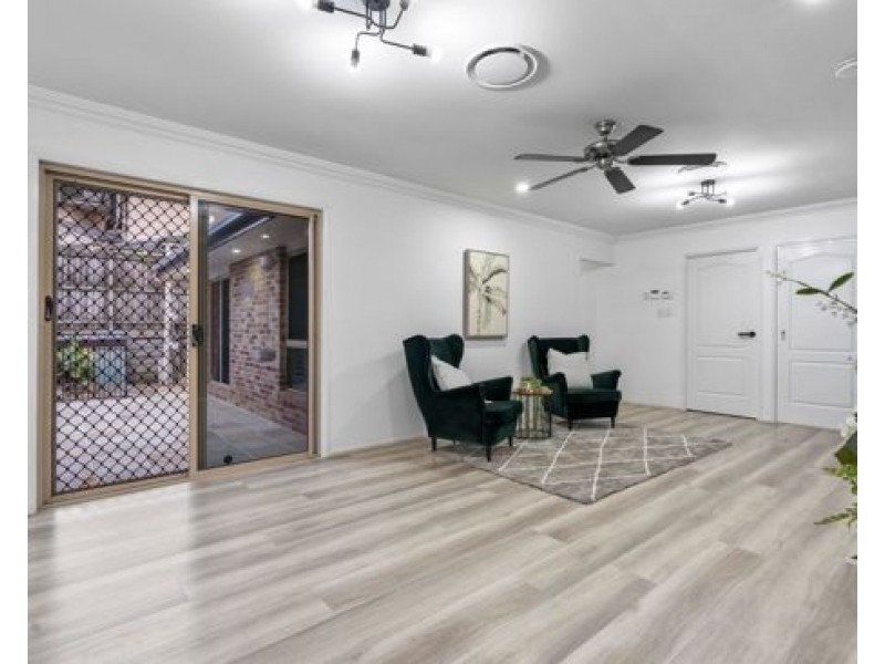 1 Picardie Close, Mansfield QLD 4122