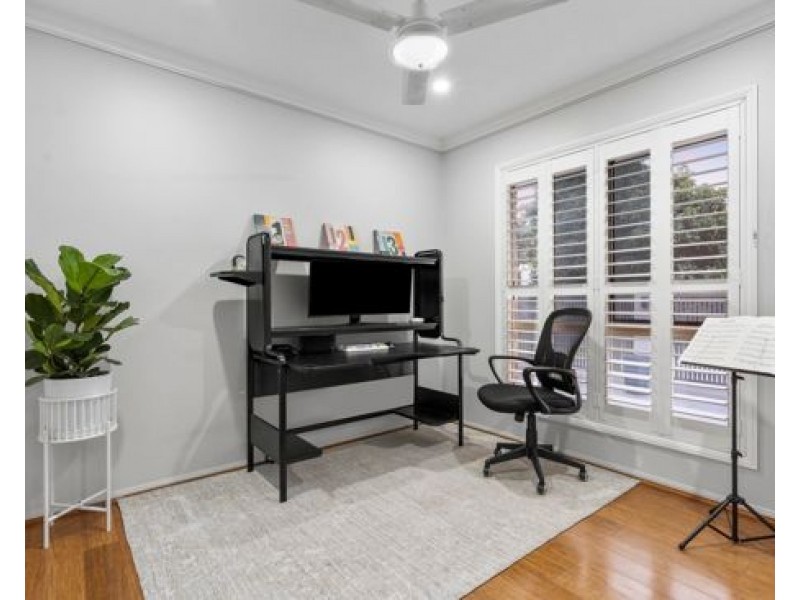 1 Picardie Close, Mansfield QLD 4122