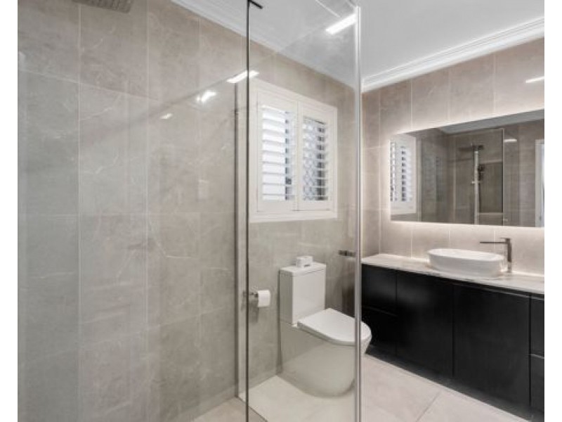 1 Picardie Close, Mansfield QLD 4122