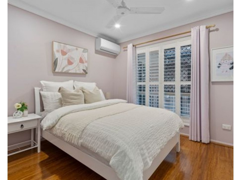 1 Picardie Close, Mansfield QLD 4122