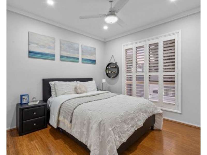 1 Picardie Close, Mansfield QLD 4122