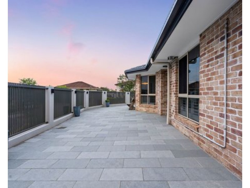 1 Picardie Close, Mansfield QLD 4122