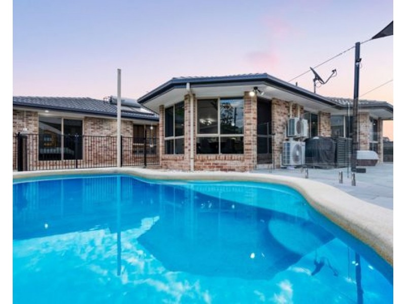 1 Picardie Close, Mansfield QLD 4122