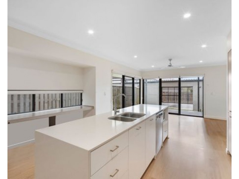 61 Kookaburra Circuit, Rochedale QLD 4123