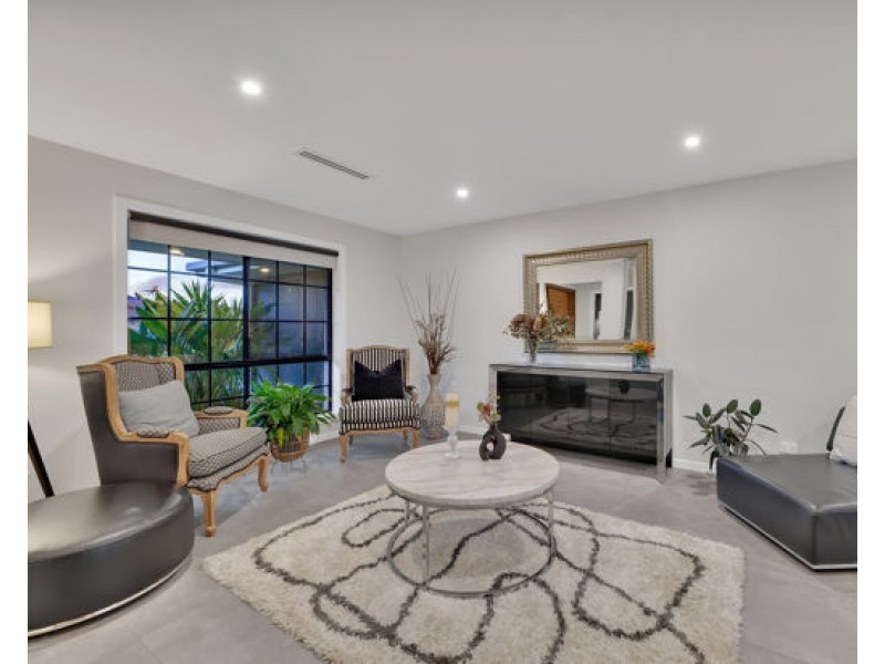 8 Fendi Place, Eight Mile Plains QLD 4113