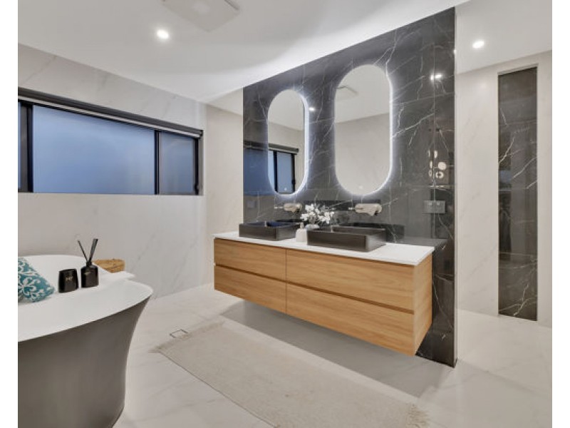 8 Fendi Place, Eight Mile Plains QLD 4113