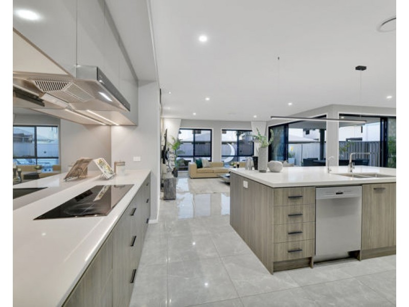 16 Penfold Crescent, Rochedale QLD 4123