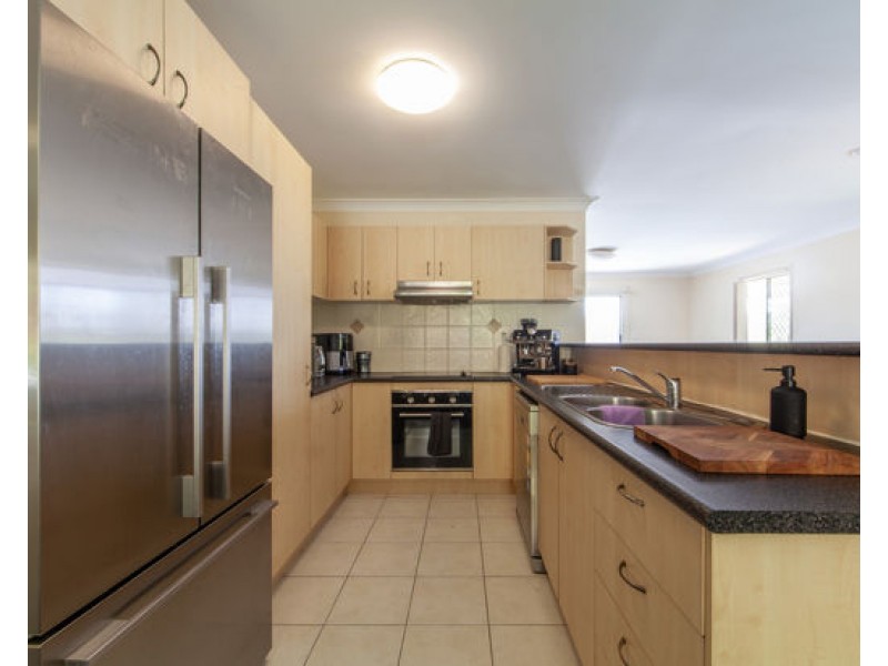 18 Summerfield Place, Kenmore QLD 4069