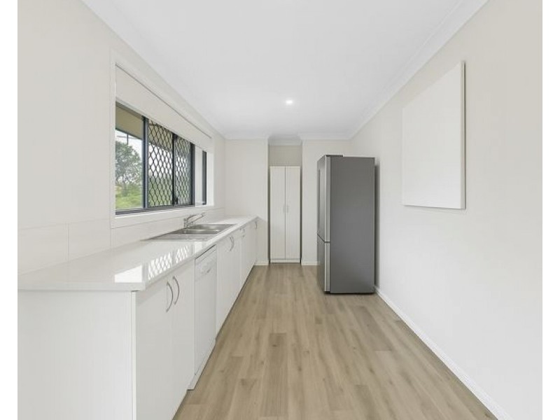 8 Bladon Street, Yamanto QLD 4305