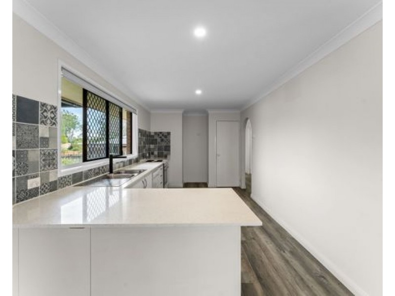 8 Bladon Street, Yamanto QLD 4305