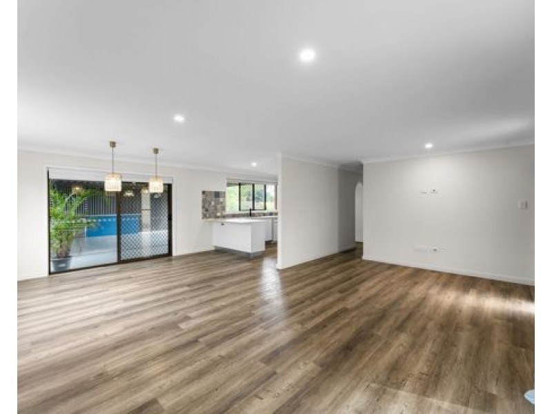 8 Bladon Street, Yamanto QLD 4305