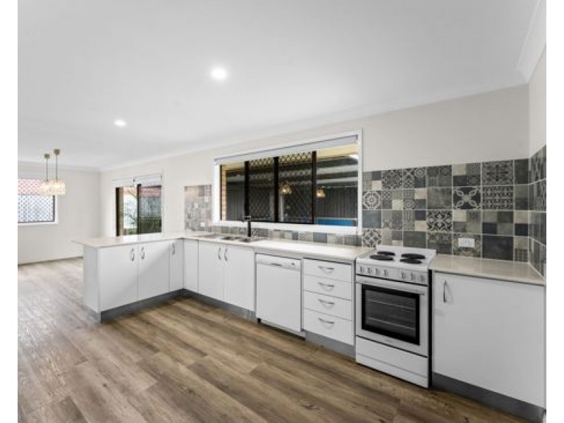 8 Bladon Street, Yamanto QLD 4305