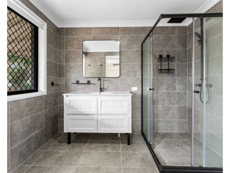 8 Bladon Street, Yamanto QLD 4305