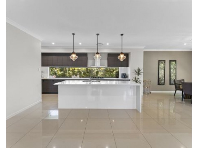 6 Oscar Drive, Rochedale QLD 4123