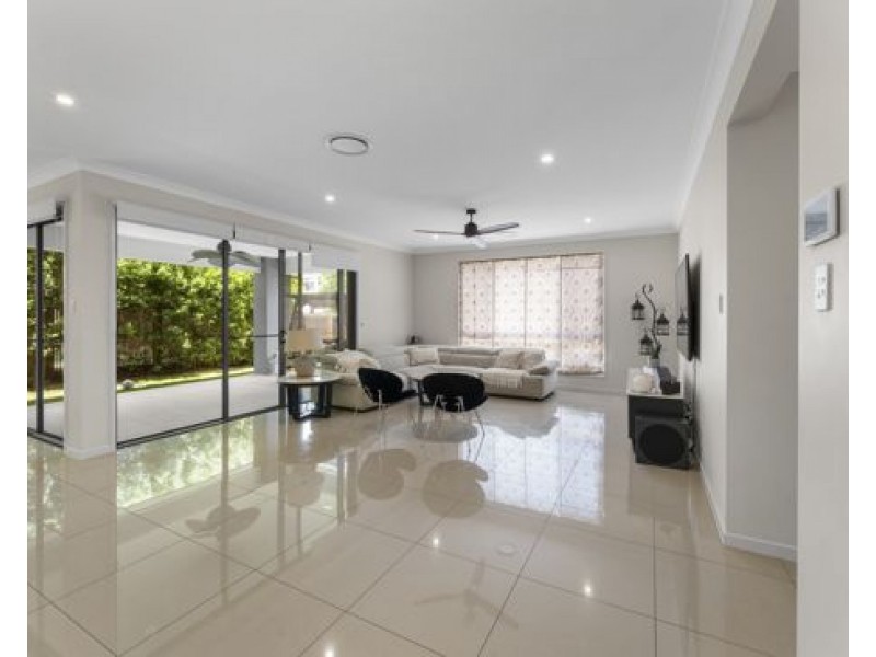 6 Oscar Drive, Rochedale QLD 4123