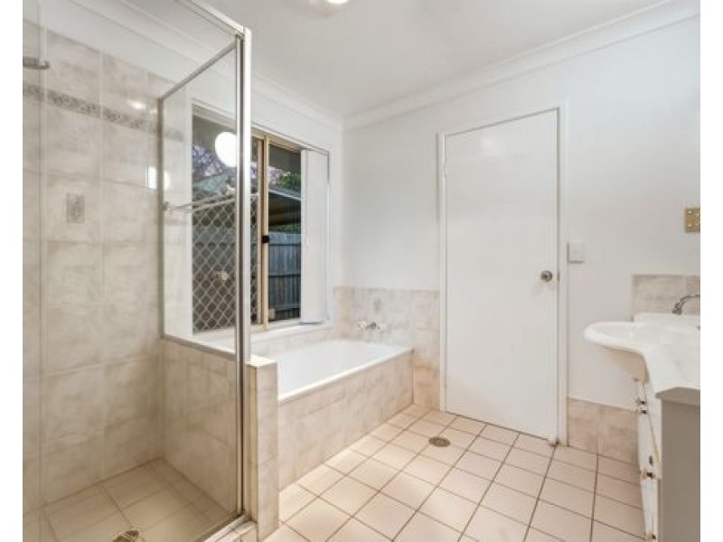 35 Solandra Crescent, Calamvale QLD 4116