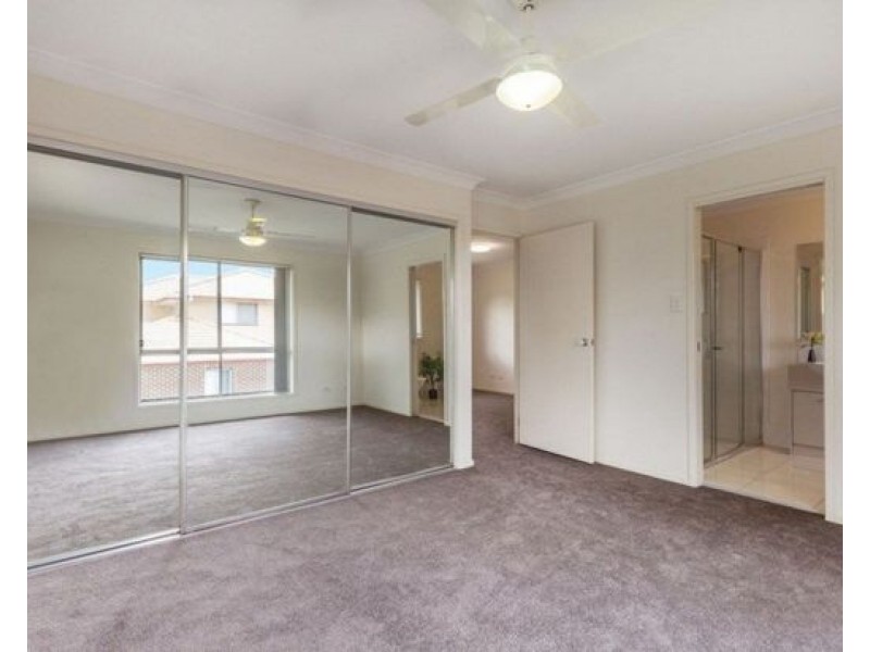 96 Lakewood Avenue, Parkinson QLD 4115