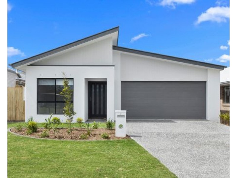 7 Robb Street, Victoria Point QLD 4165