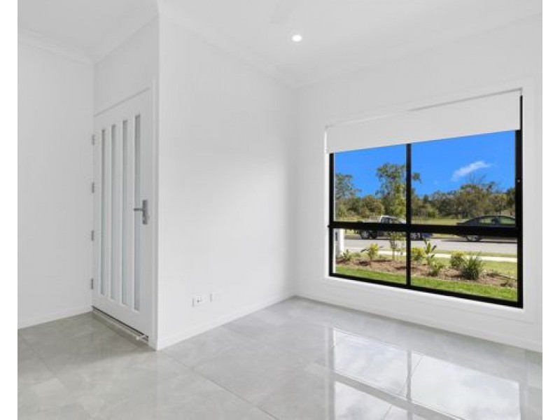 7 Robb Street, Victoria Point QLD 4165