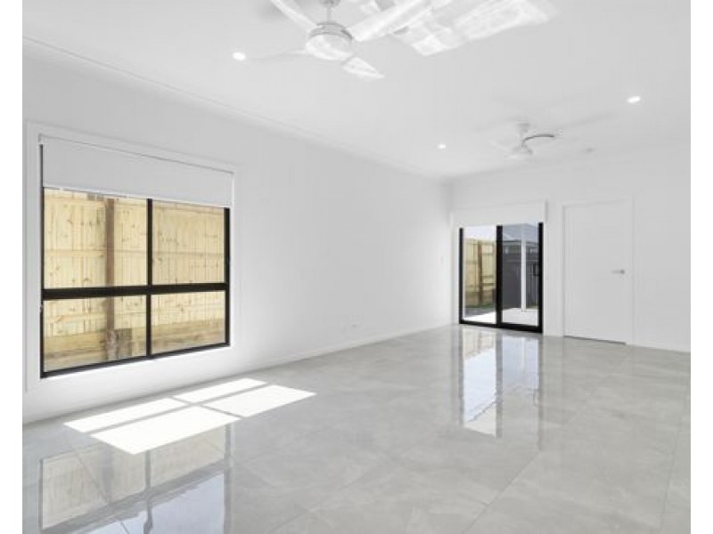 7 Robb Street, Victoria Point QLD 4165