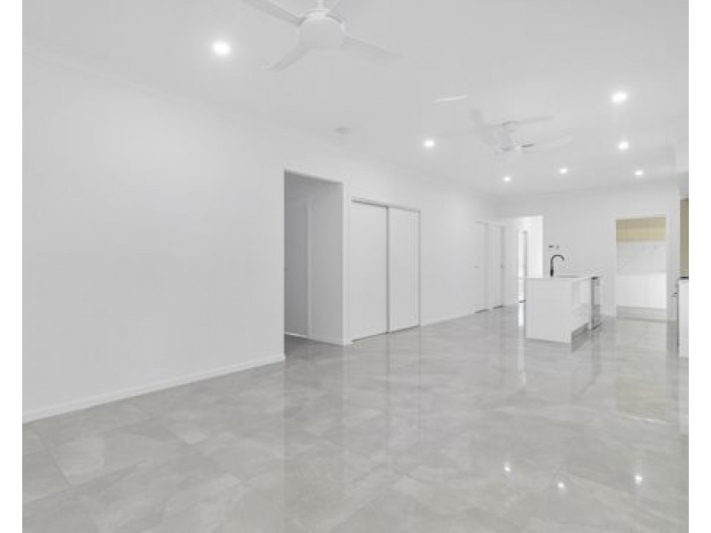 7 Robb Street, Victoria Point QLD 4165