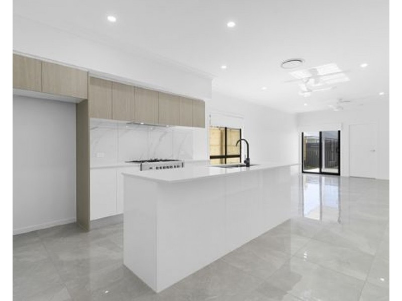 7 Robb Street, Victoria Point QLD 4165
