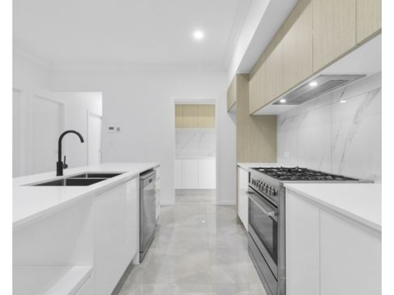 7 Robb Street, Victoria Point QLD 4165