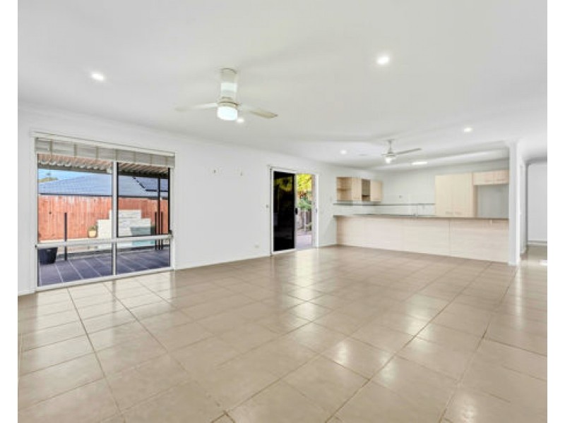 60 Mapelton Circuit, Parkinson QLD 4115