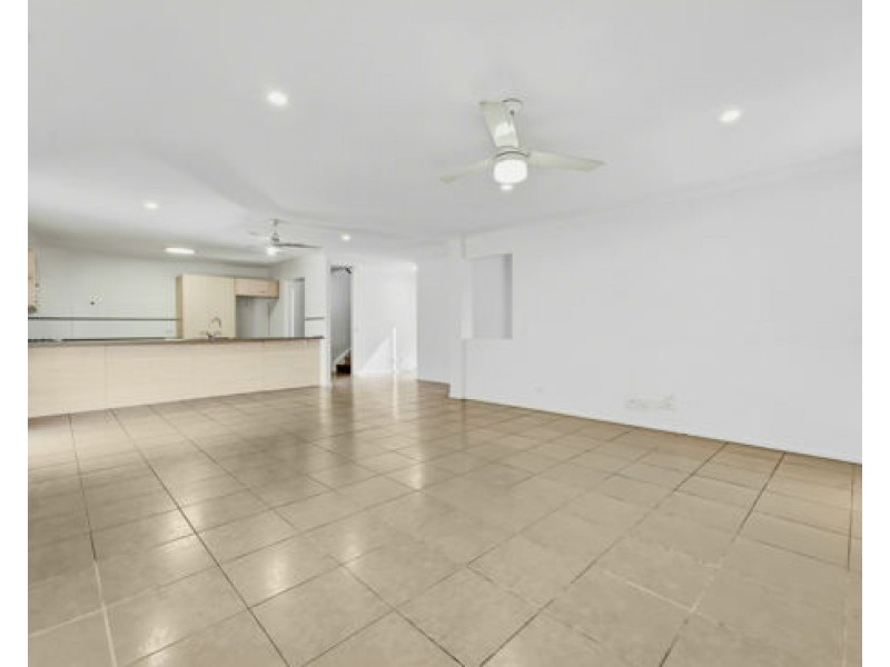 60 Mapelton Circuit, Parkinson QLD 4115