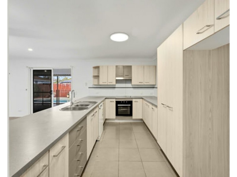 60 Mapelton Circuit, Parkinson QLD 4115