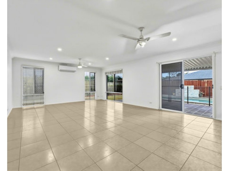 60 Mapelton Circuit, Parkinson QLD 4115