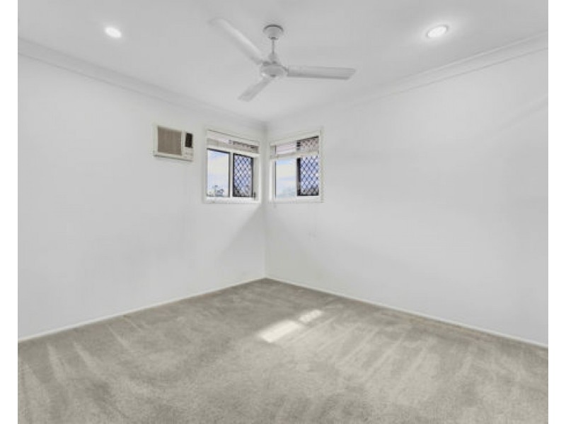 60 Mapelton Circuit, Parkinson QLD 4115