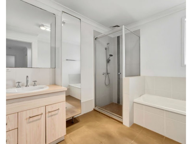 60 Mapelton Circuit, Parkinson QLD 4115