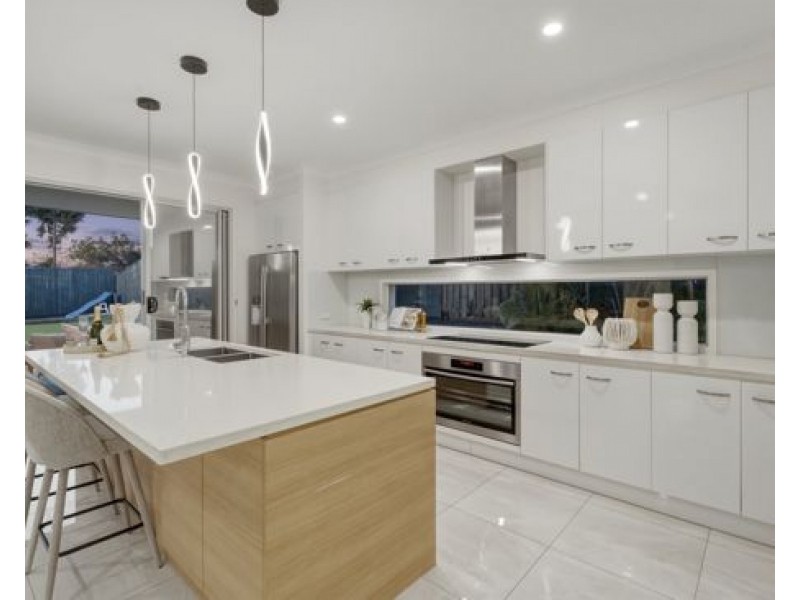 19 Skyview Avenue, Rochedale QLD 4123